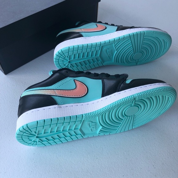 Air Jordan 1 Low SE (GS) - Picture 5 of 6